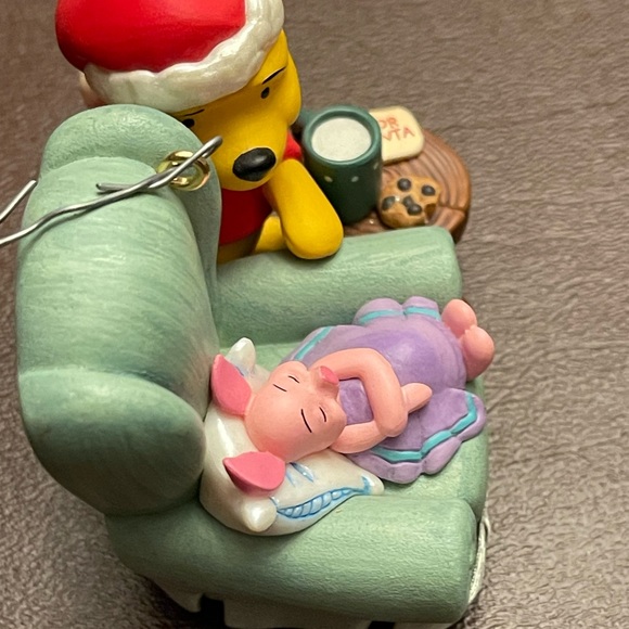 Hallmark Winnie the Pooh collection. - Picture 5 of 8